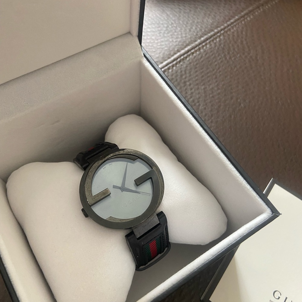 Gucci mens watch - Picture 8 of 11